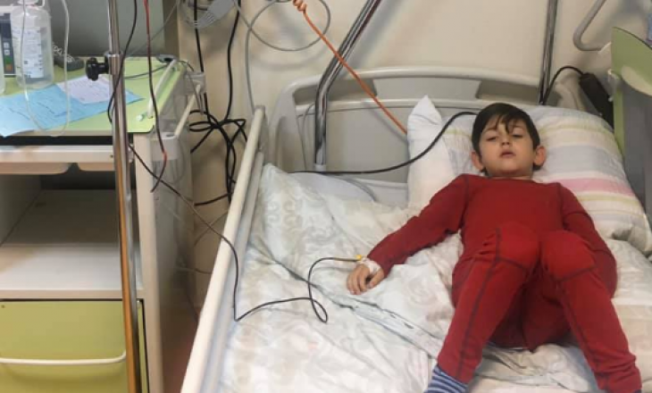 Familja Shoshi kërkon ndihmë për shërimin e djalit të vetëm