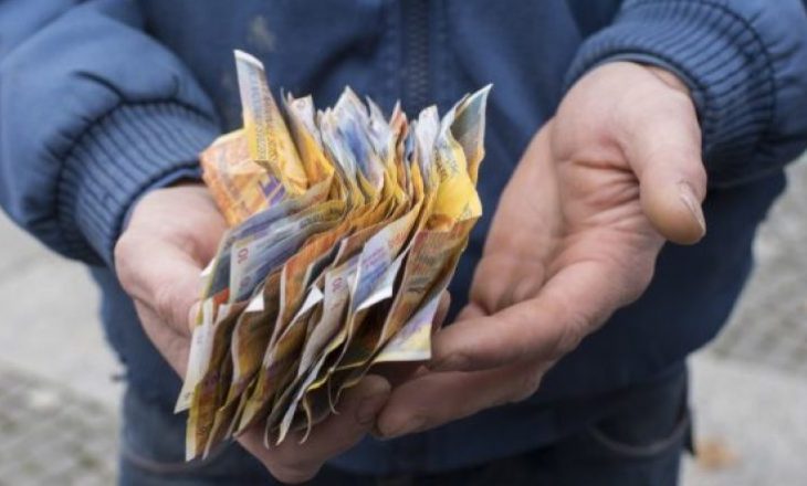 Si i shpenzojnë pagat familjet zvicerane?