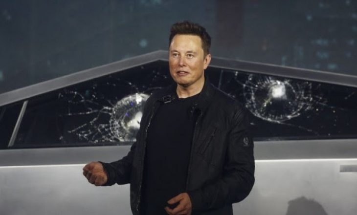 Musk humb 770 milionë dollarë për shkak të incidentit