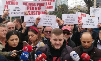 Protestuesit takojnë guvernatorin e BQK-së