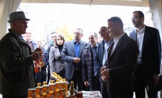 Skenderaj, hapet panairi i mjaltit, prodhimeve bujqësore dhe artizanaleve