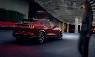 ​Debuton Mustang elektrik