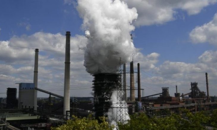 Industria kërcënon sërish me recesion