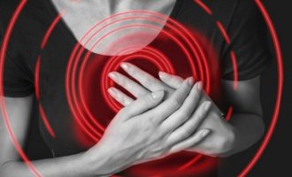 Simptomat të cilat s’duhet t’i injoroni, paralajmërojnë sulm në zemër