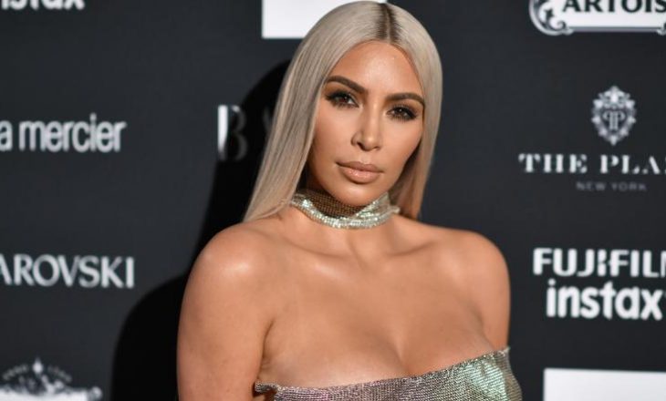 Kim Kardashian vë në pah format trupore
