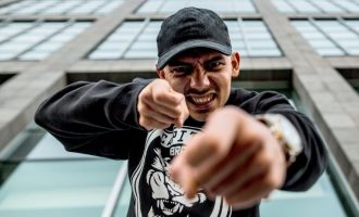 Reperi i famshëm gjerman shpërndan këngën e reprit shqiptar (Foto)