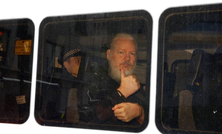Gazetarët e gjithë botës e mbrojnë Julian Assange