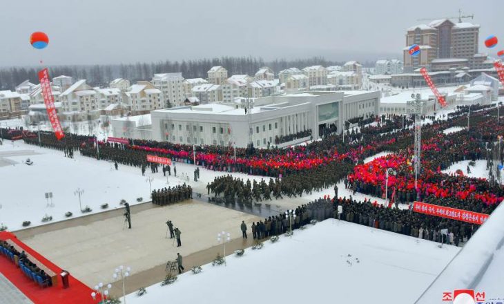 Kim Jong Un solemnisht hap një qytet të ri