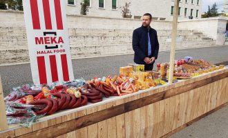 Kompania ‘Meka’, lidere në prodhim, ua jep pagën e 14-të punëtorëve