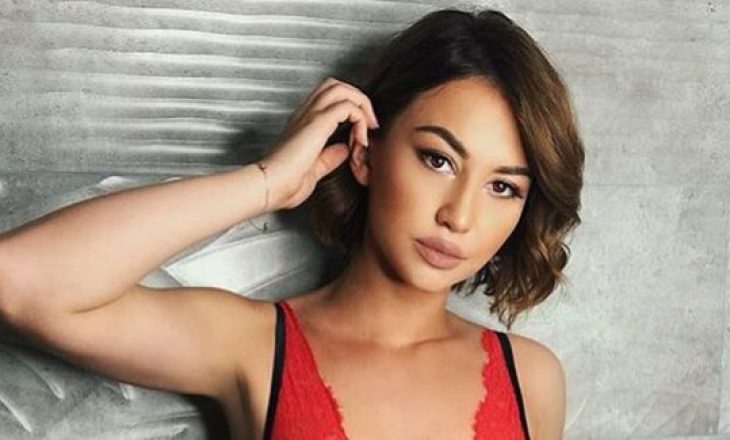 Kiara Tito e shokuar, fansi pret dorën për të shkruar emrin e saj