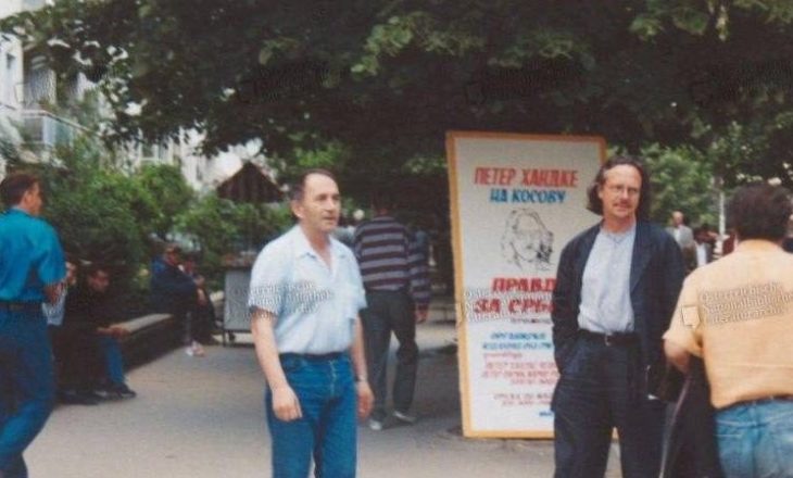 Foto e rrallë e Handkes në Prishtinë: Ky ishte mesazhi skandaloz që e përçoi