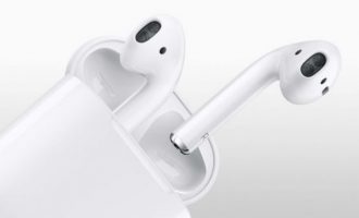Apple mund të paketoj AirPod së bashku me iPhone e 2020