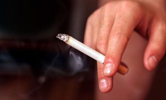 Numri i duhanpirësve po zvogëlohet në botë