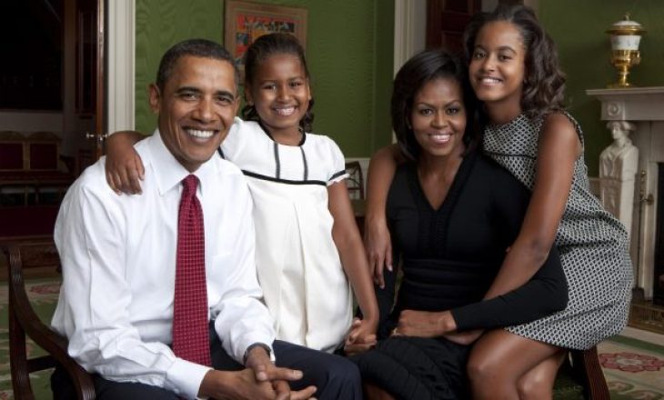 Në foton familjare të Obamës, të gjithë sytë tek vajza Sasha