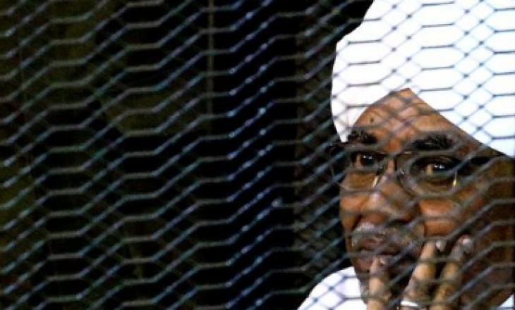 Ish-presidenti i Sudanit dënohet me dy vjet burgim për korrupsion