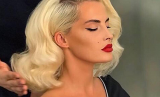 Aktorja e serialit “Kafeneja jonë” zhvishet në super-market (Foto)