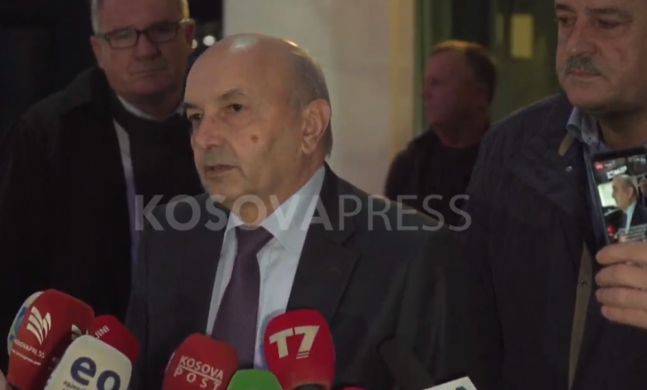 Isa Mustafa takon kryetarët e degëve, por del në konferencë vetëm me Agim Veliun