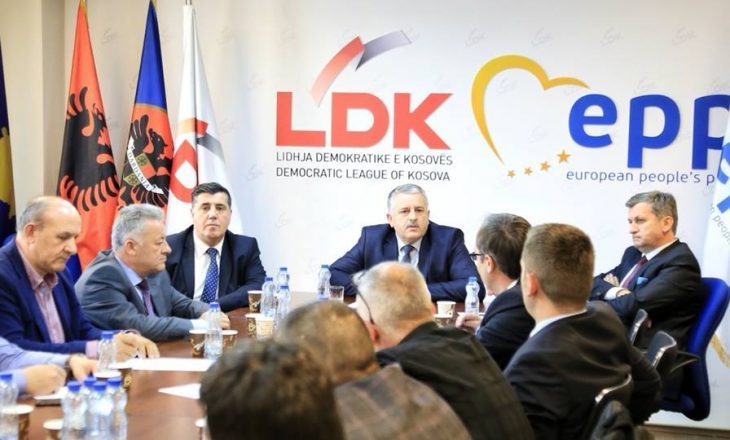 Përçarje në LDK-në e Podujevës, 27 kryetarë të nëndegëve japin dorëheqje