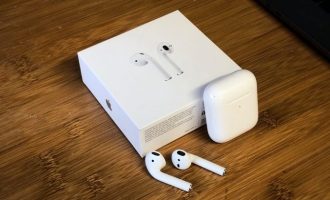 Kufjet wireless dyfishojnë shitjet e veshjeve elektronike