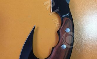 Kasapi shqiptar dënohet me 8 muaj burg sepse bleu një thikë në eBay