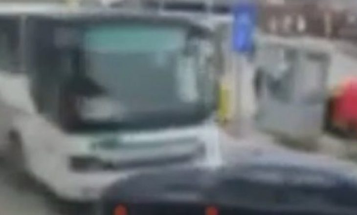 Tre persona të lënduar nga rrëmbimi i autobusit në Skënderaj – Policia jep detajet
