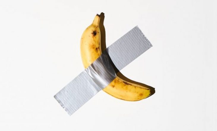 Një banane e ngjitur në mur del në shitje për 120.000 dollarë