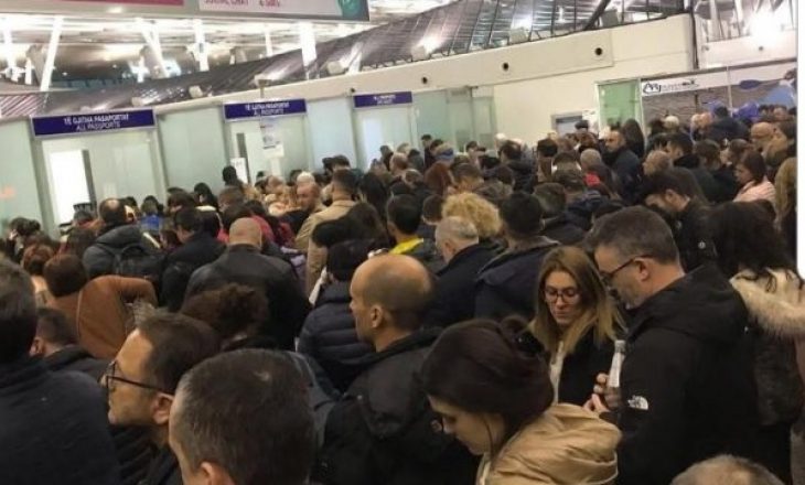 Frikë nga tërmetet, mbipopullohet aeroporti i Rinasit