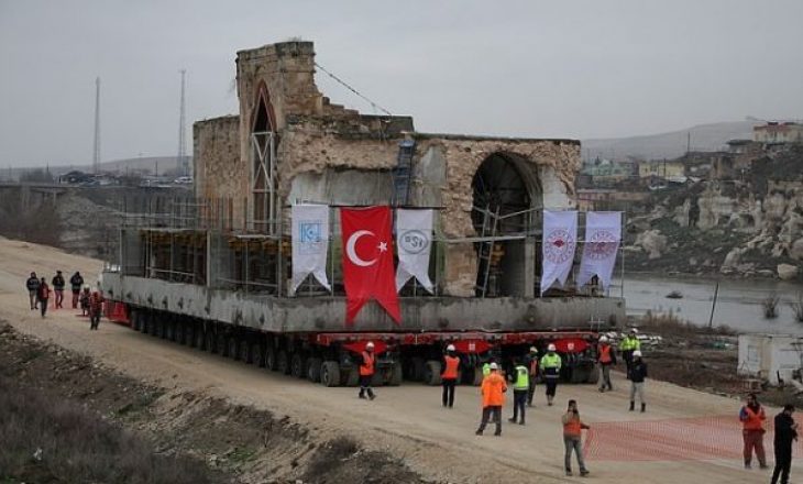 Turqia zhvendos xhaminë 609-vjeçare