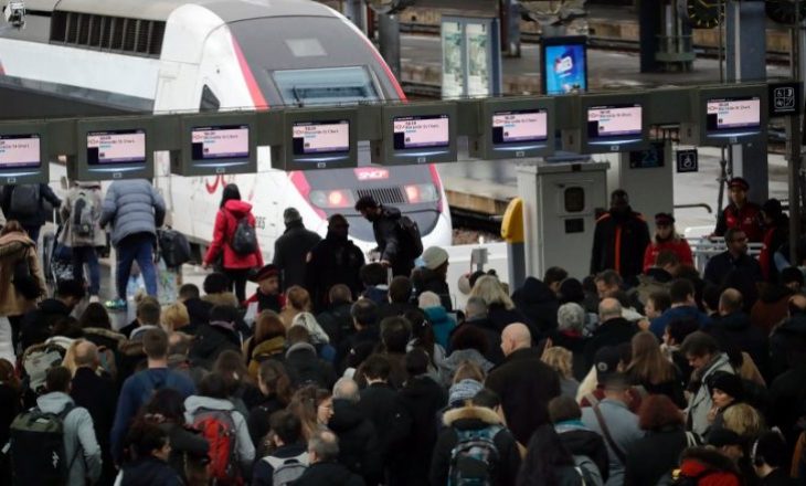 Greva e punëtorëve të hekurudhës në Francë hyn në javën e katërt
