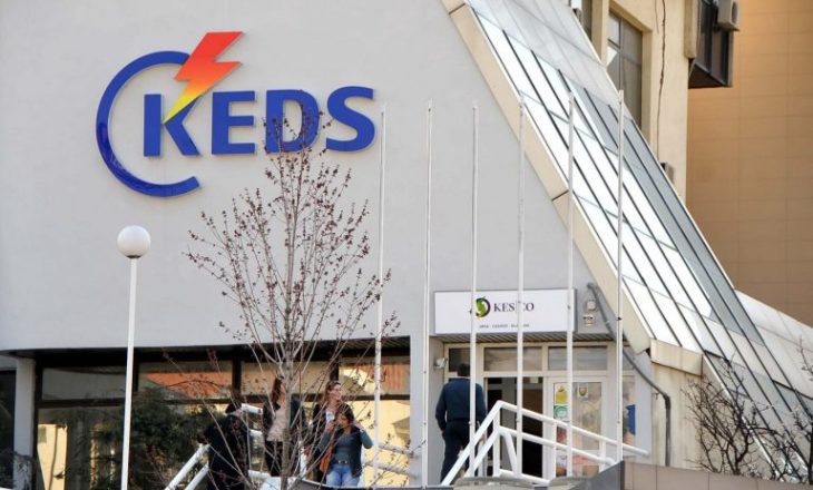 KEDS’i jep detaje për prishjen e rrymës nga erërat e forta