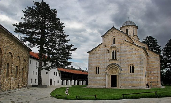 Vuçiq: Kosova ka përkrahje për ta konsideruar Kishën e Deçanit trashëgimi kosovare