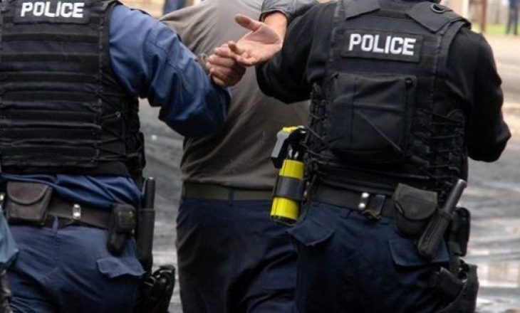 ​Arrestohet një shtetas serb pasi tentoi t’i korruptojë policët në kufi të Merdares