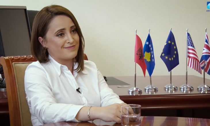 Sa e pasur është mbesa e Thaçit?