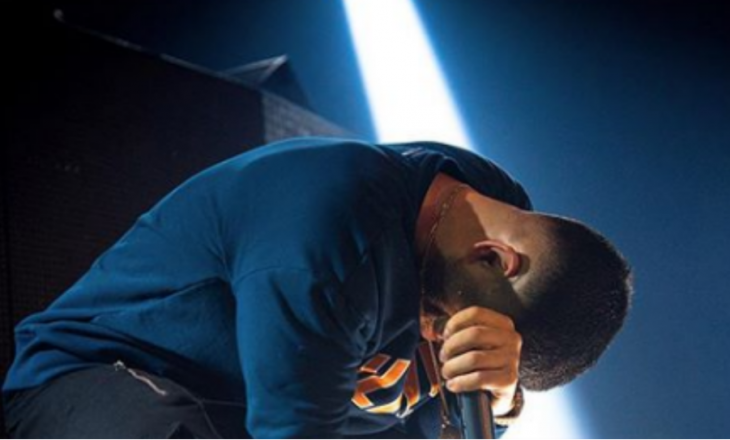 Si asnjëherë më parë, Noizy përlotet në skenë: Për të arritur këtu sot…