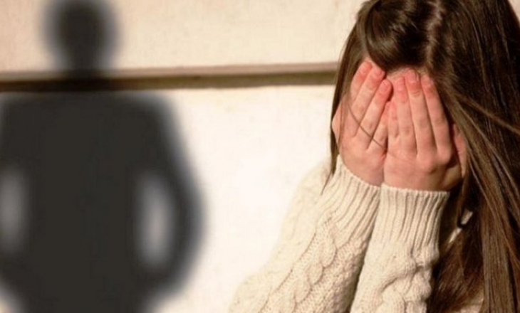 I ngacmojnë vajzën seksualisht në shkollë – babai raporton rastin në polici