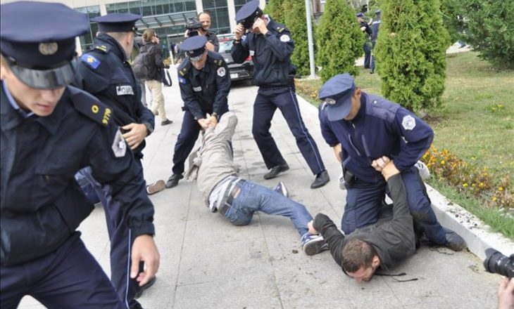 Polici e dhunshme – Si u keqtrajtuan brutalisht edhe veteranët e UÇK-së në protestë