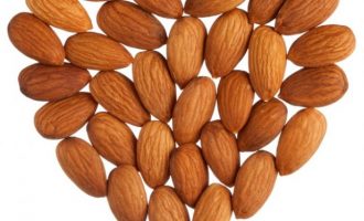 Luftoni diabetin duke konsumuar çdo ditë bajame