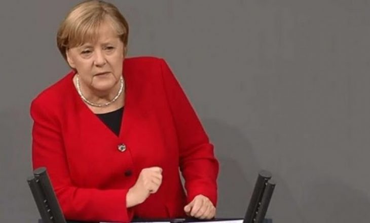 Merkel mbron vendimin e saj për migracion