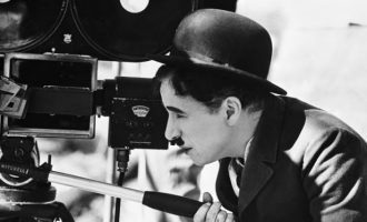 Bota kujton Charlie Chaplin, 42 vjet nga vdekja e një prej pionierëve të kinemasë