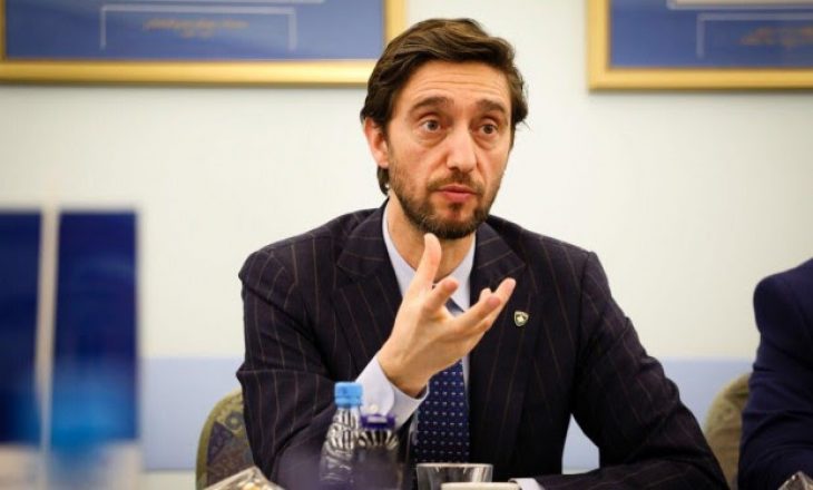 Ismaili iu premton mjekëve se pagat do t’i marrin me rritje