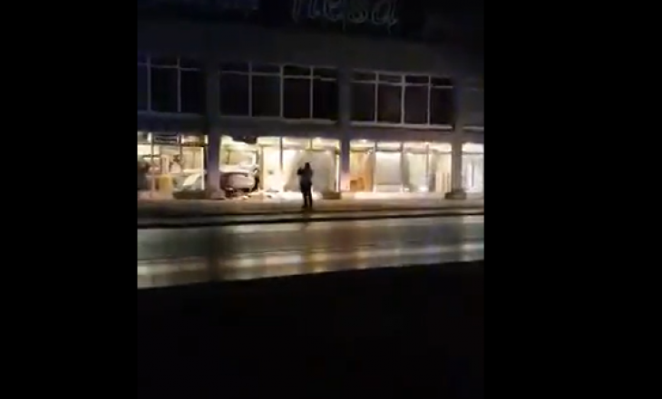 Vetura hyn në një lokal të Gjilanit, rrezikohen qytetarët