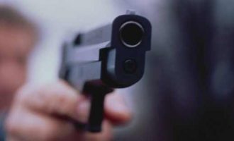 Fushë Kosovë: U rrëmbye dhe u plagos nga dy persona, viktima po trajtohet në QKUK