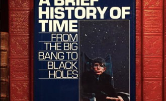 Çfarë e bëri librin e Stephen Hawking “Historia e Shkurtër e Kohës” kaq popullor?