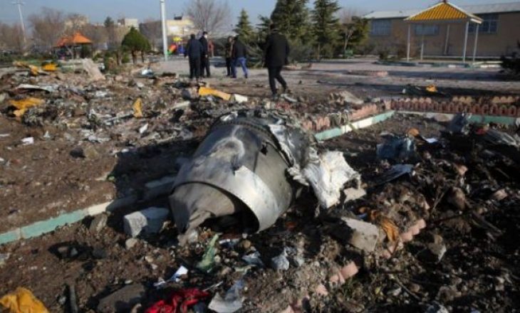 Mediat amerikane: Aeroplani me 176 udhëtarë u rrëzua nga raketat e Iranit