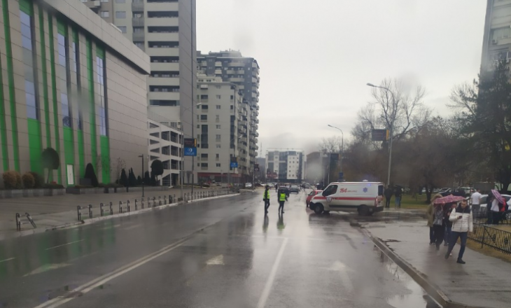 Evakuohet qendra tregtare në Shkup për shkak të alarmit për bombë