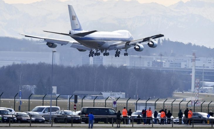 Një aeroplan ushtarak i SHBA-së zbarkon në Cyrih