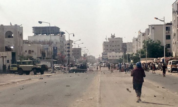 Dhjetëra të vrarë në një sulm pranë xhamisë në Jemen
