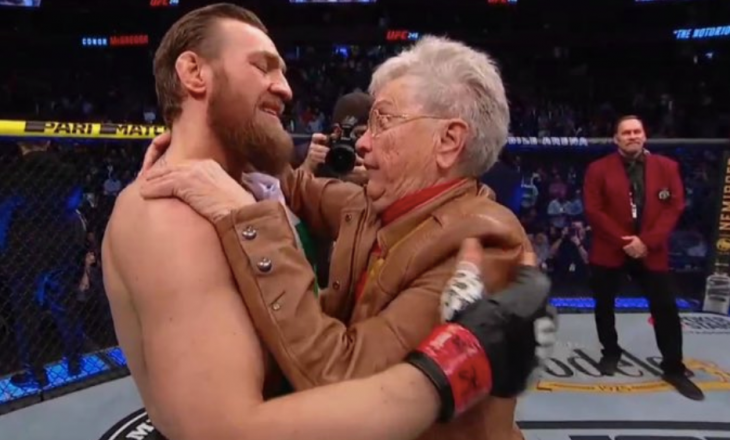 Përqafimi i gjyshes së Cerrones dhe McGregorit