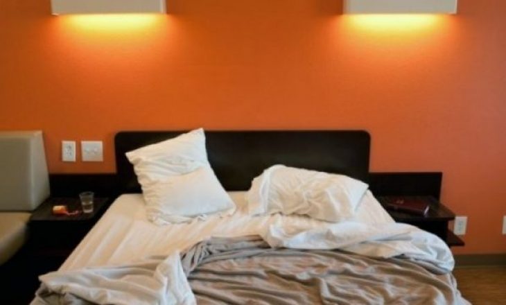 Gjendet i vdekur në dhomën e hotelit një doganier shqiptar