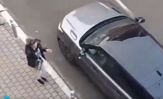 Arta Elezaj me ‘Range Rover’ në vlerë 80-mijë euro – e parkon në mes të rrugës, para policisë